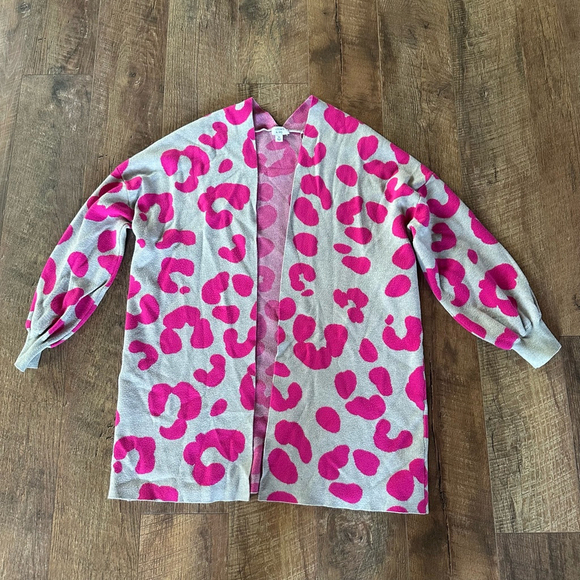 Crown & Ivy Sweaters - Women's Crown & Ivy Cardigan Size M Gray & Pink Leopard Print